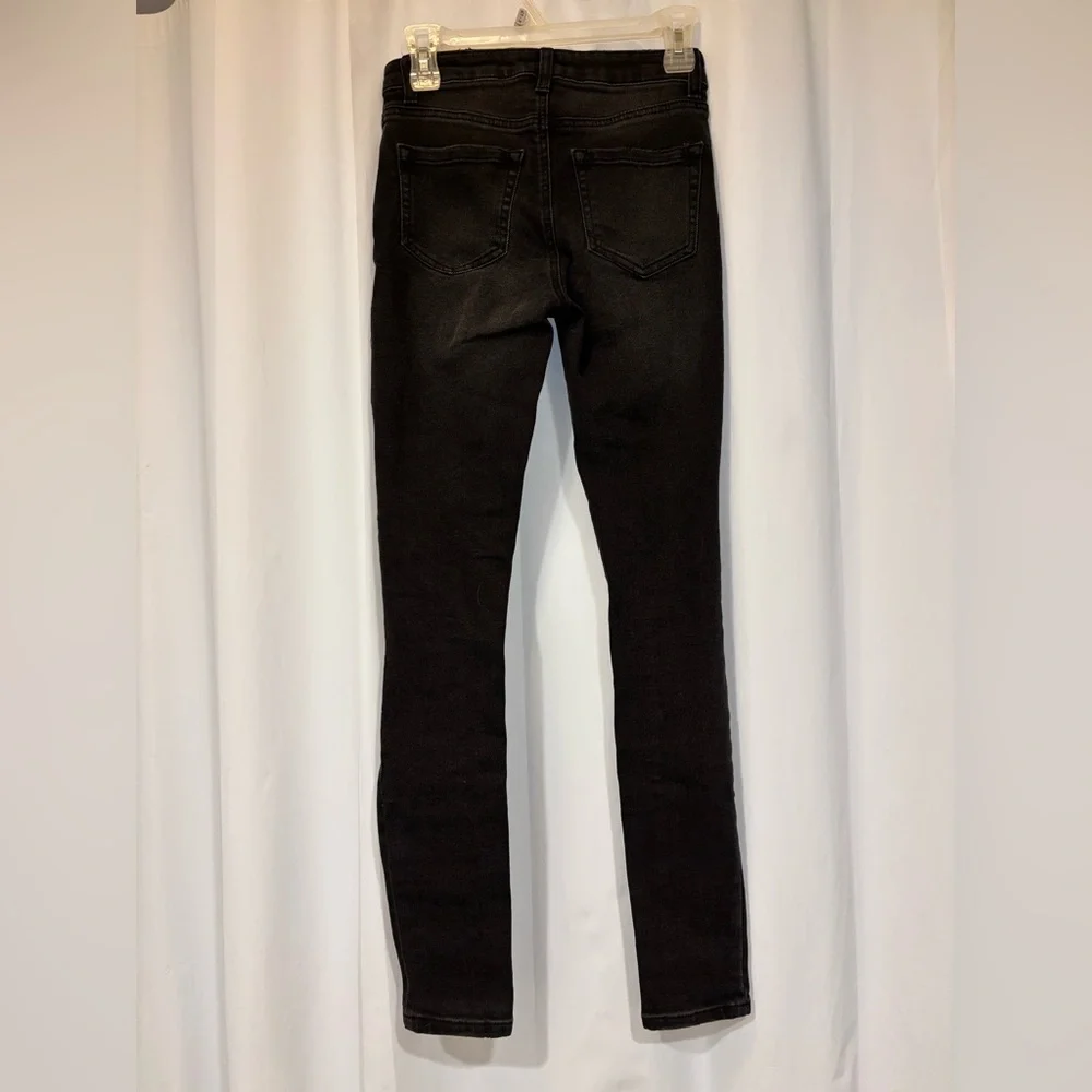 Forever 21 Black Distressed Skinny Jeans - Picture 4 of 4